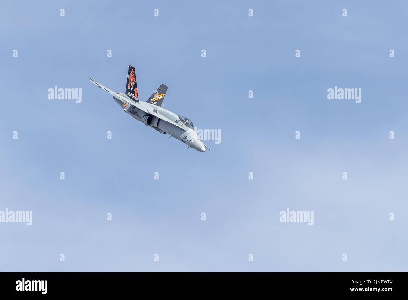 Spanische Luftwaffe - McDonnell Douglas EF-18M Hornet in der Luft beim Royal International Air Tattoo 2022 Stockfoto