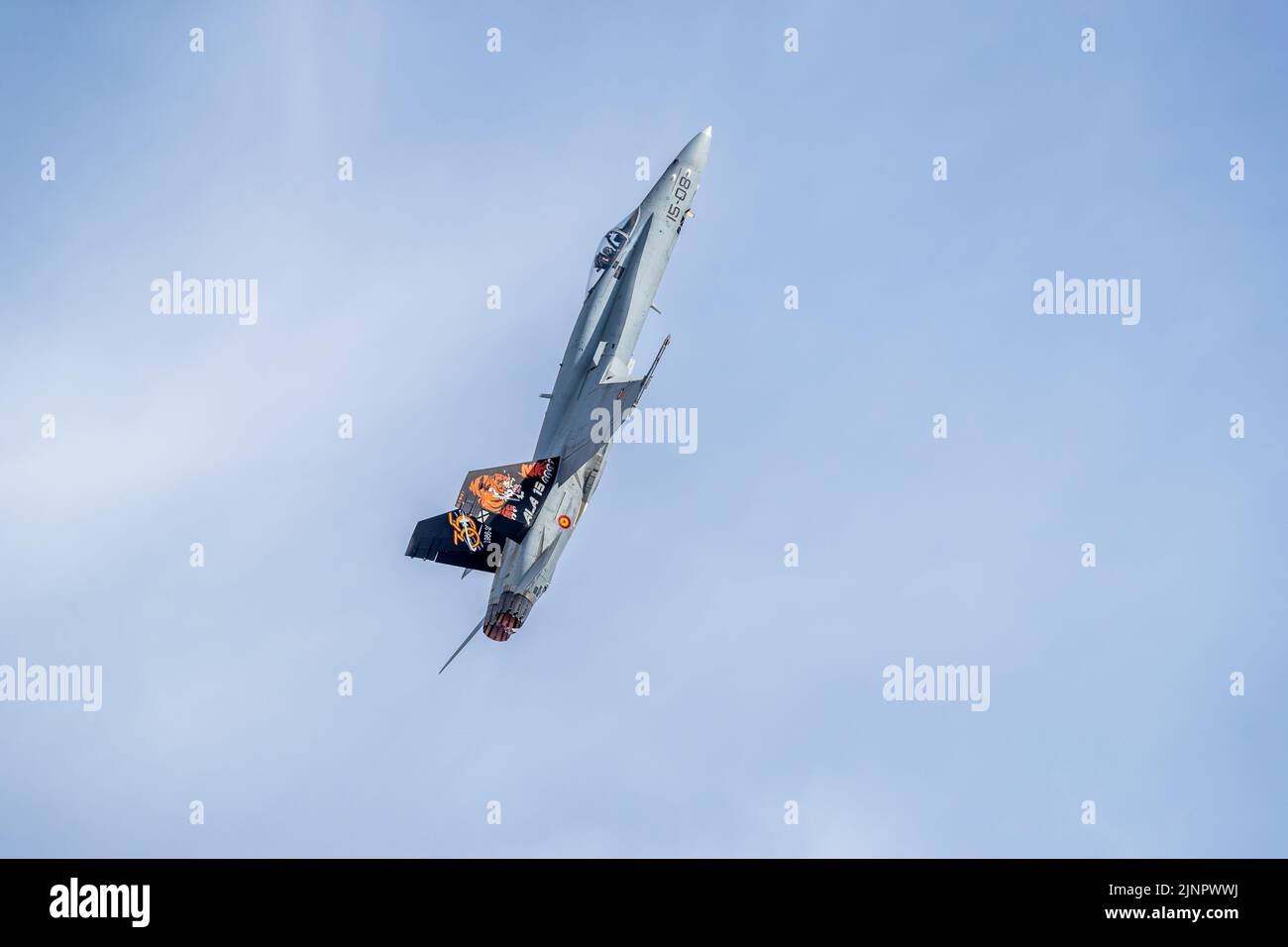 Spanische Luftwaffe - McDonnell Douglas EF-18M Hornet in der Luft beim Royal International Air Tattoo 2022 Stockfoto