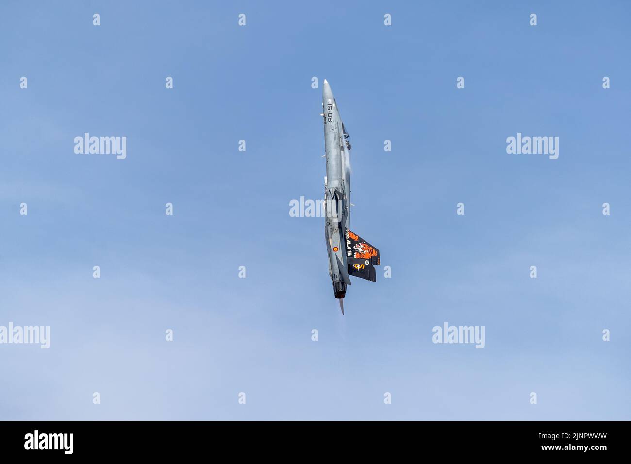 Spanische Luftwaffe - McDonnell Douglas EF-18M Hornet in der Luft beim Royal International Air Tattoo 2022 Stockfoto
