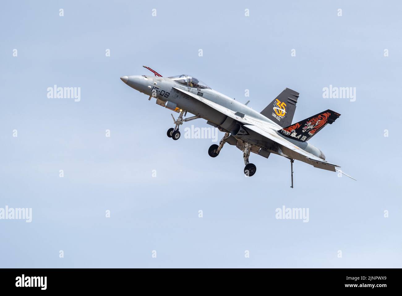 Spanische Luftwaffe - McDonnell Douglas EF-18M Hornet in der Luft beim Royal International Air Tattoo 2022 Stockfoto