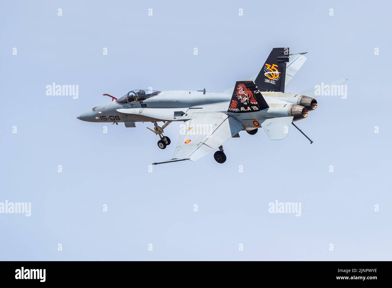 Spanische Luftwaffe - McDonnell Douglas EF-18M Hornet in der Luft beim Royal International Air Tattoo 2022 Stockfoto