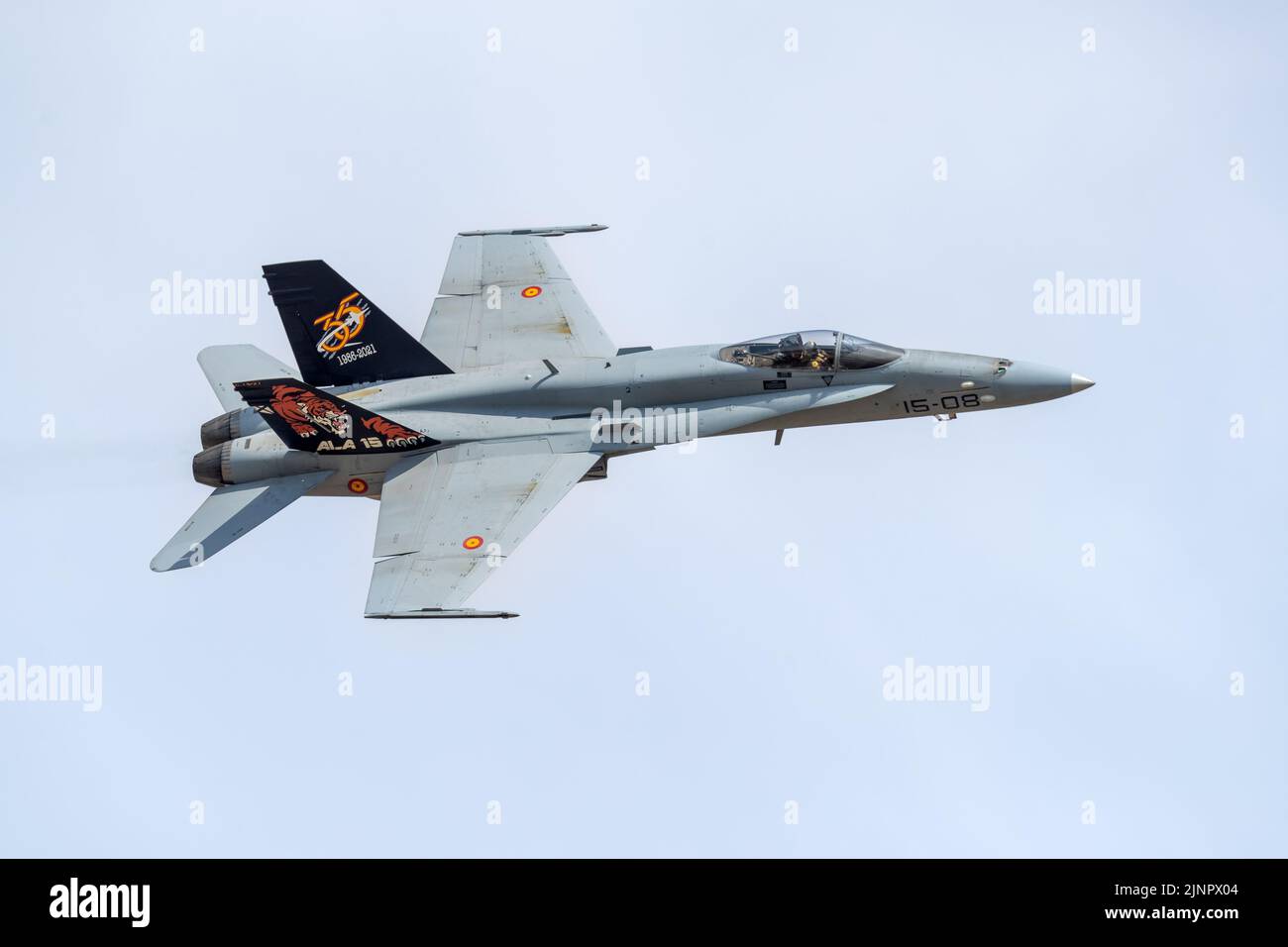 Spanische Luftwaffe - McDonnell Douglas EF-18M Hornet in der Luft beim Royal International Air Tattoo 2022 Stockfoto