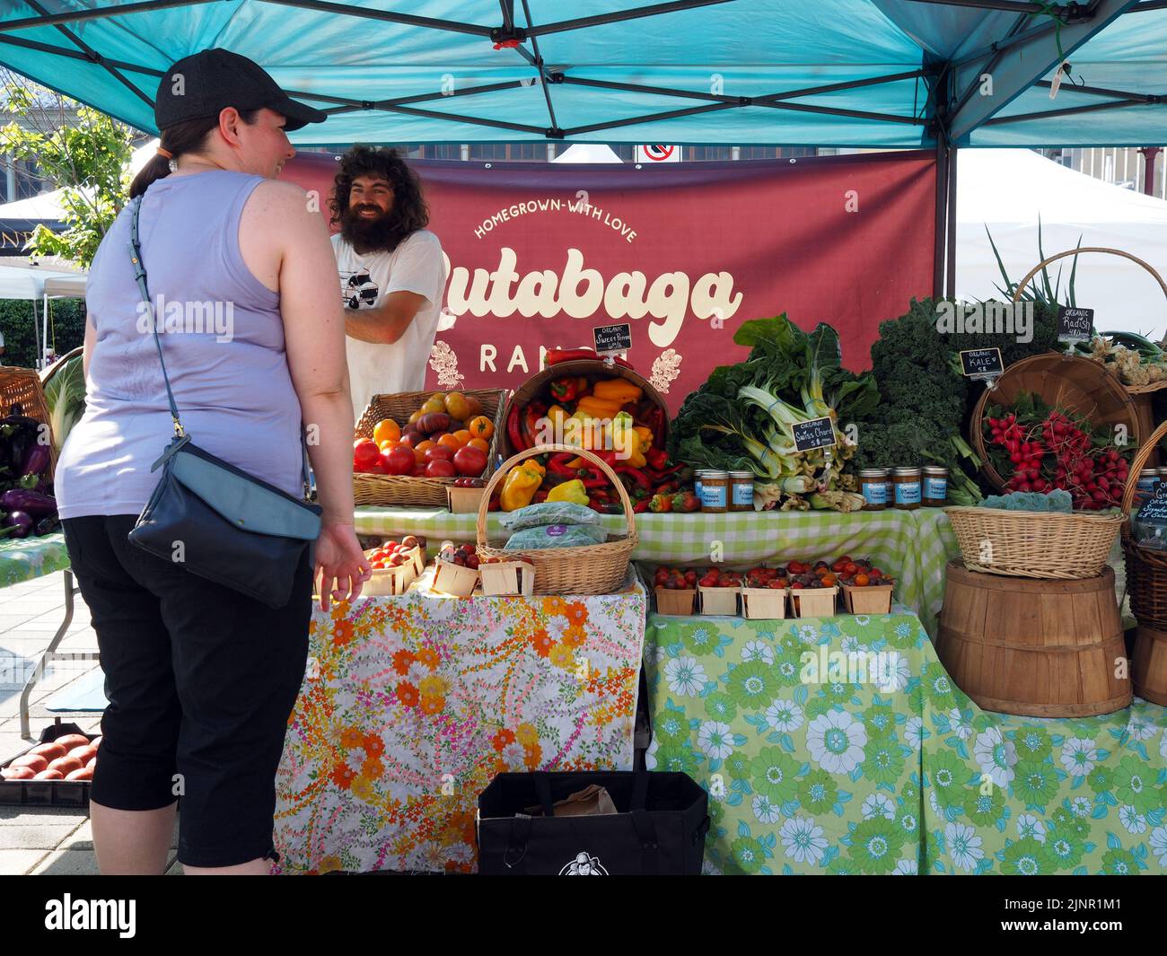 Szenen vom Farmer's Market am Lansdowne Place. Hausgemachten frischen Gemüsestand. Mit Liebe selbst erwachsen! Ottawa, ON, Kanada. Stockfoto