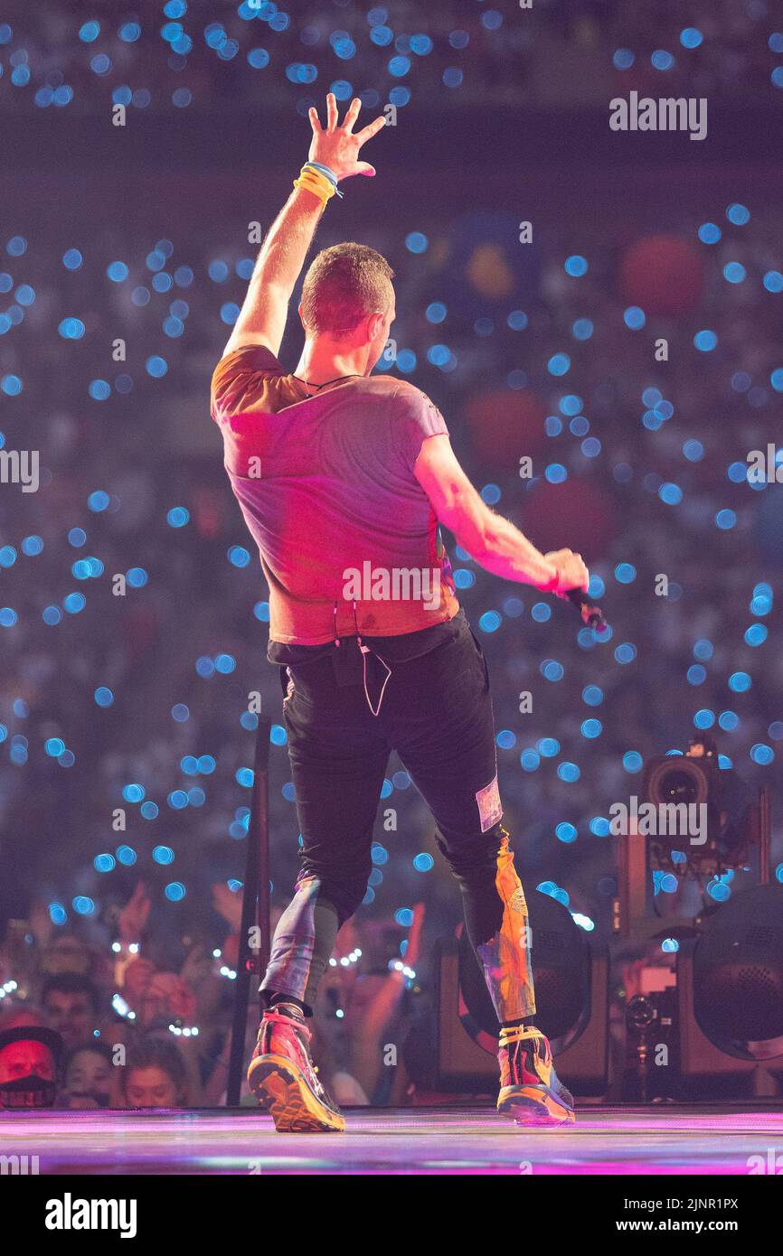 London, Großbritannien. 12. August 2022. Chris Martin von Coldplay führt die Music of the Spheres World Tour im Wembley Stadium in London, England, auf. Kredit: S.A.M./Alamy Live Nachrichten Stockfoto