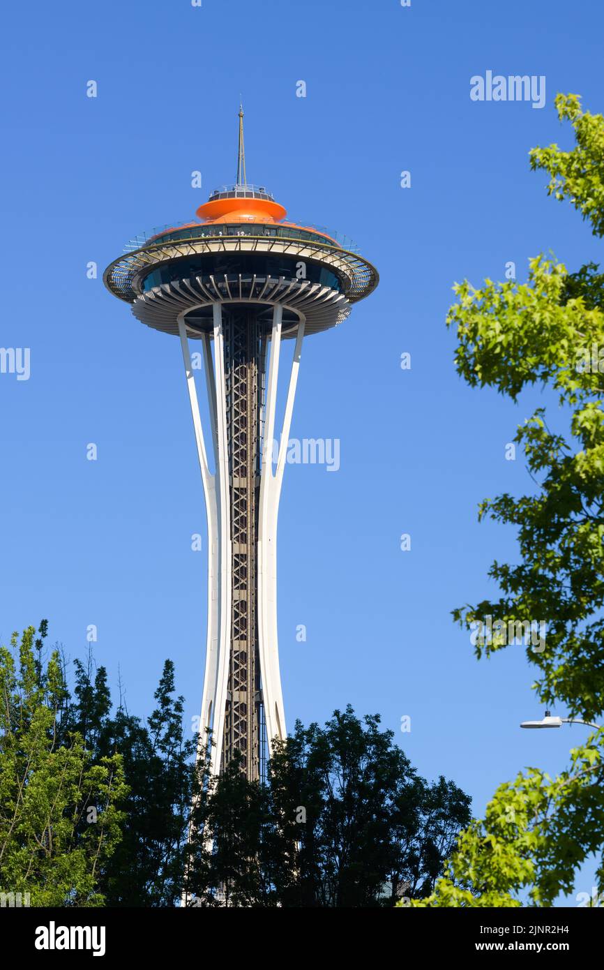 Seattle - 07. August 2022; Seattle Space Needle mit in Galaxy Gold lackiertem Dach zum 60.-jährigen Jubiläum Stockfoto
