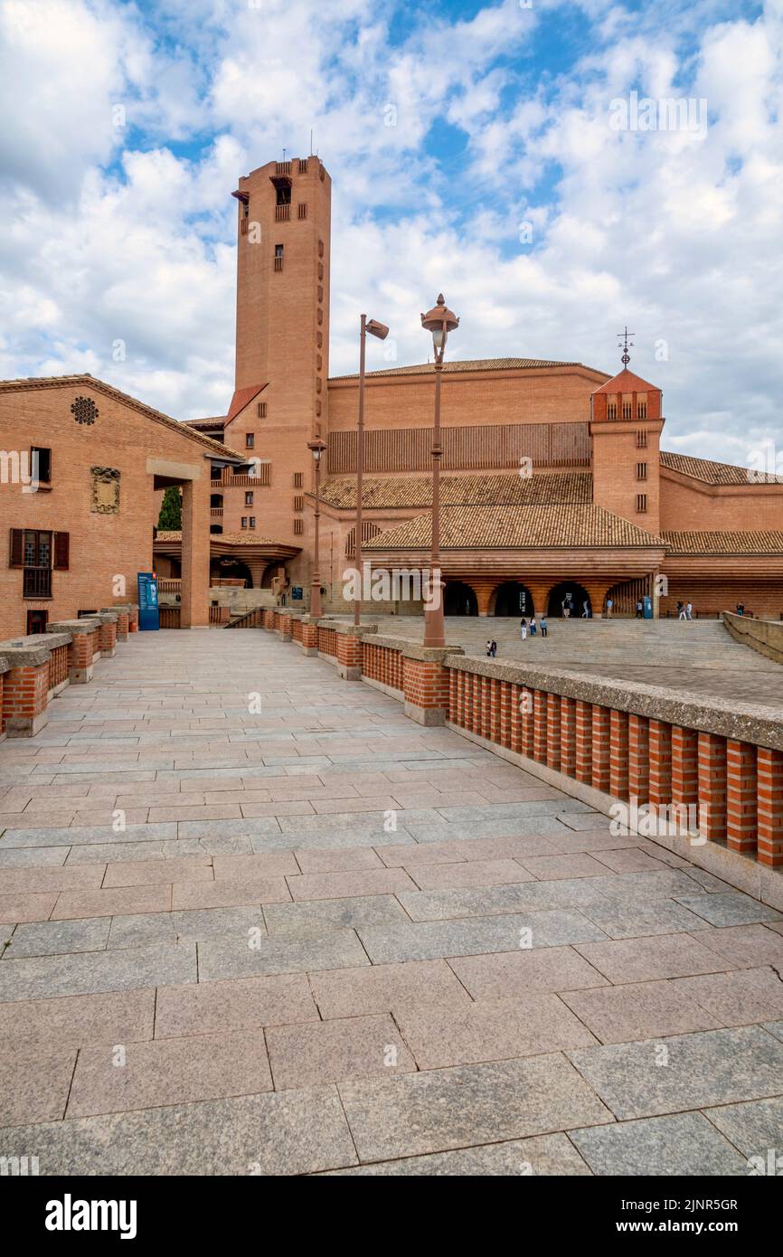 Der Santuario de Torreciudad, ein marianischer Schrein in Aragon, Spanien, wurde von Josemaria Escriva, dem Gründer des Opus Dei, erbaut. Stockfoto