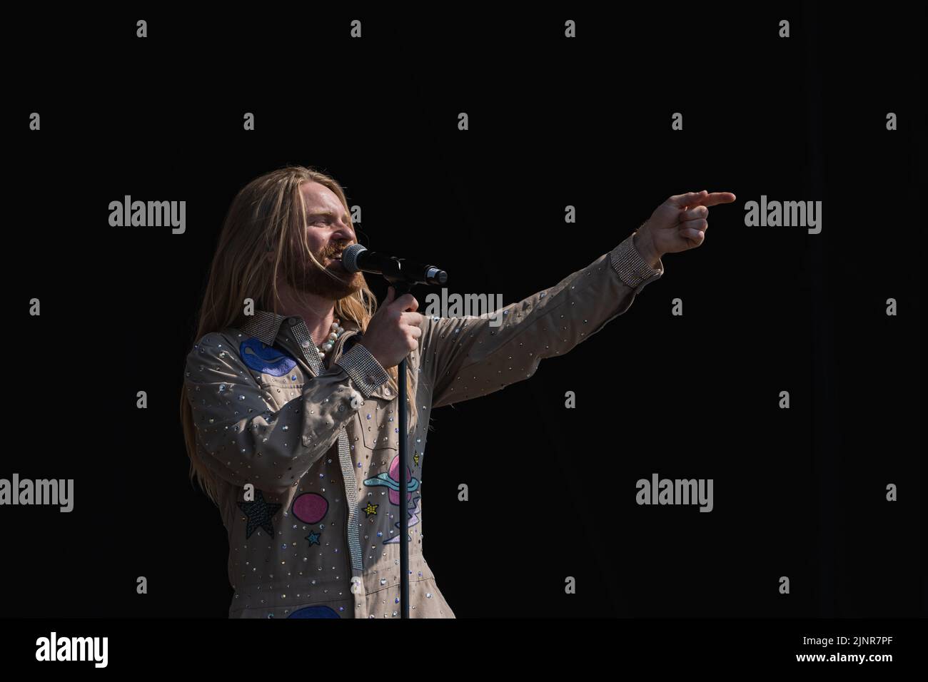 Newquay, Cornwall, Großbritannien. 13.. August 2022. Sam Ryder tritt auf der Hauptbühne beim Boardmasters Festival 2022 auf. Quelle: Sam Hardwick/Alamy. Stockfoto