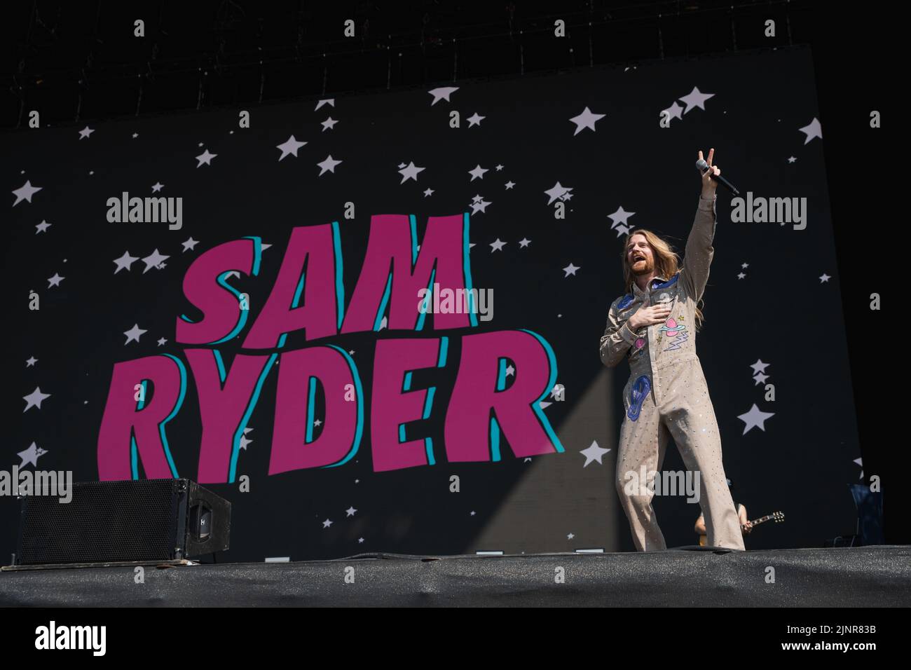 Newquay, Cornwall, Großbritannien. 13.. August 2022. Sam Ryder tritt auf der Hauptbühne beim Boardmasters Festival 2022 auf. Quelle: Sam Hardwick/Alamy. Stockfoto