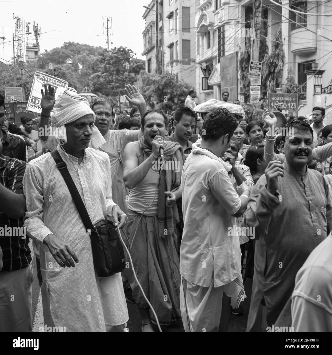 Neu-Delhi, Indien Juli 01 2022 - Eine riesige Versammlung von Anhängern aus verschiedenen Teilen von Delhi anlässlich der ratha yatra oder rathyatra. Rath für Lord Stockfoto