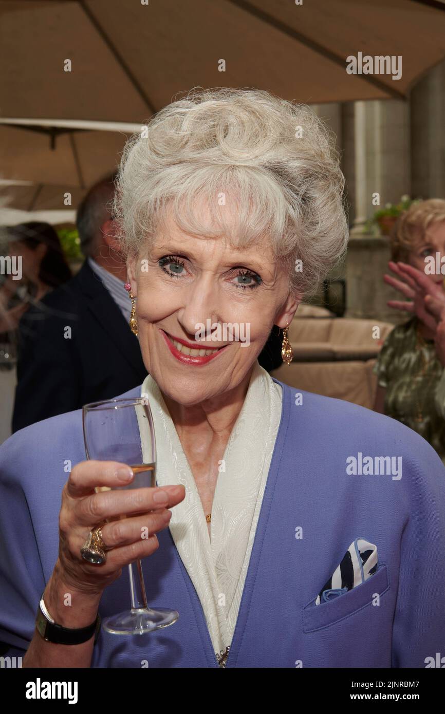 Anita Dobson beim Mittagessen zum 75.. Geburtstag der Herzogin von Cornwall Stockfoto
