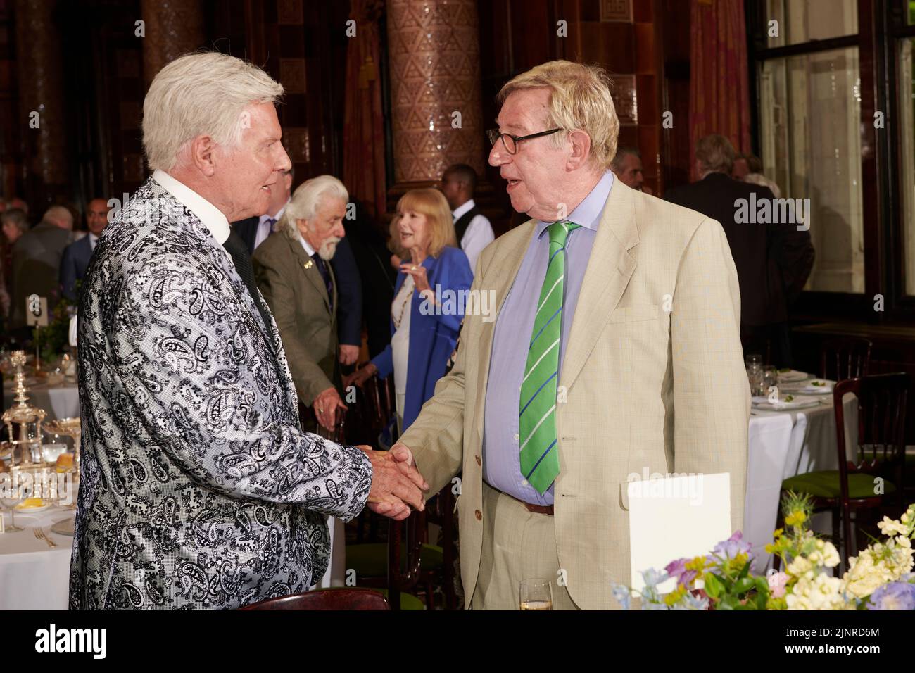 Jess Conrad & Lawrence feiern zum 75.. Geburtstag von HRH, der Herzogin von Cornwall, ein Mittagessen Stockfoto