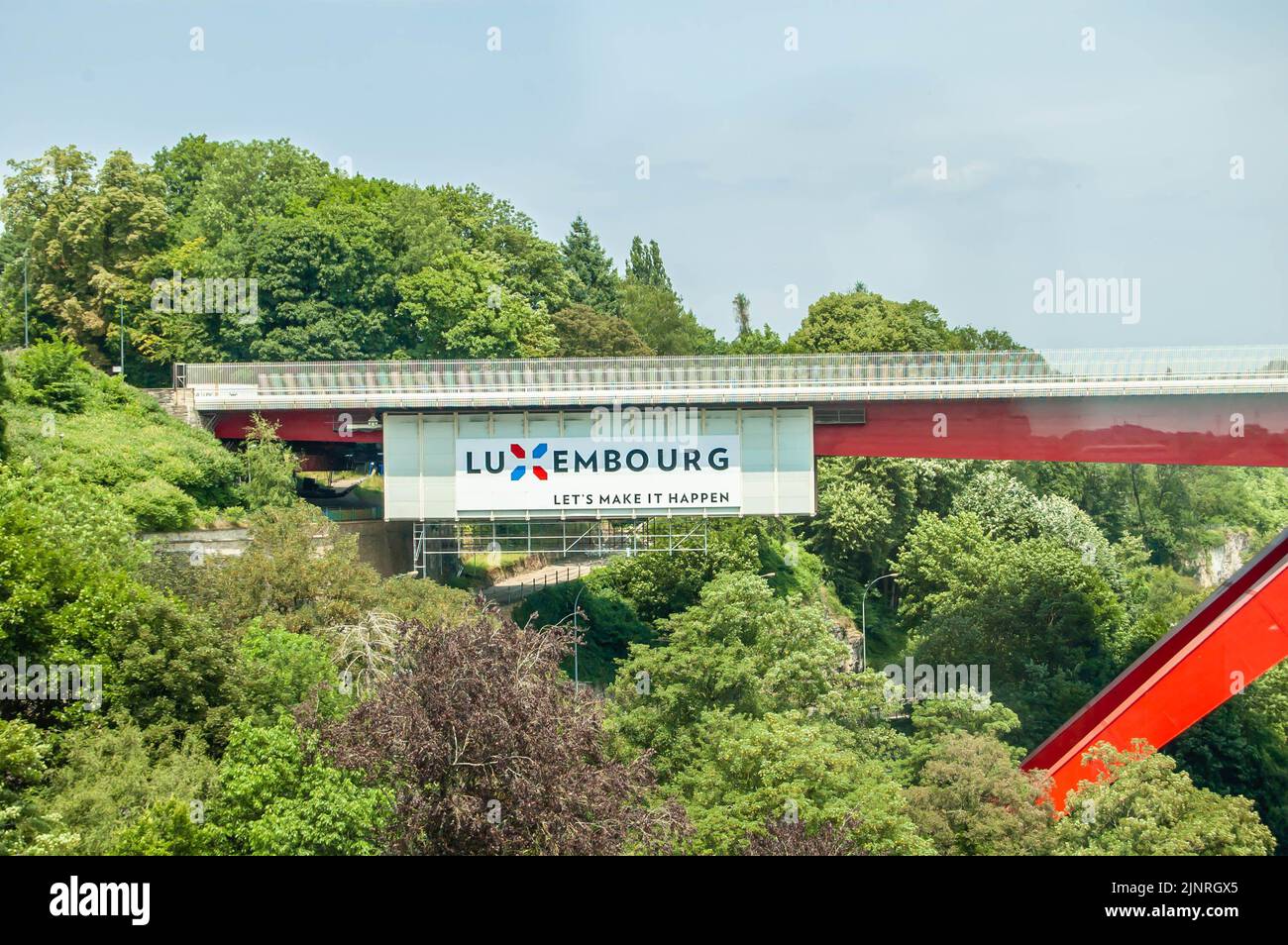 LUXEMBURG - 19. Juni 2022: Ansicht der Großherzogin Charlotte Brücke in Luxemburg Stockfoto