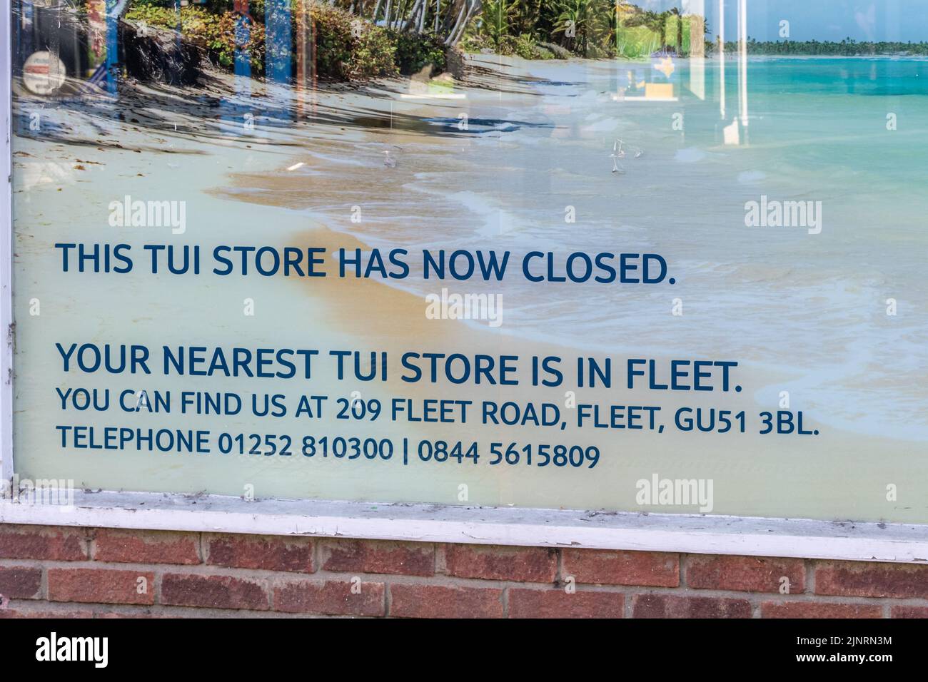Schließung des TUI-Reisebüros in der High Street, Hampshire, England, Großbritannien Stockfoto