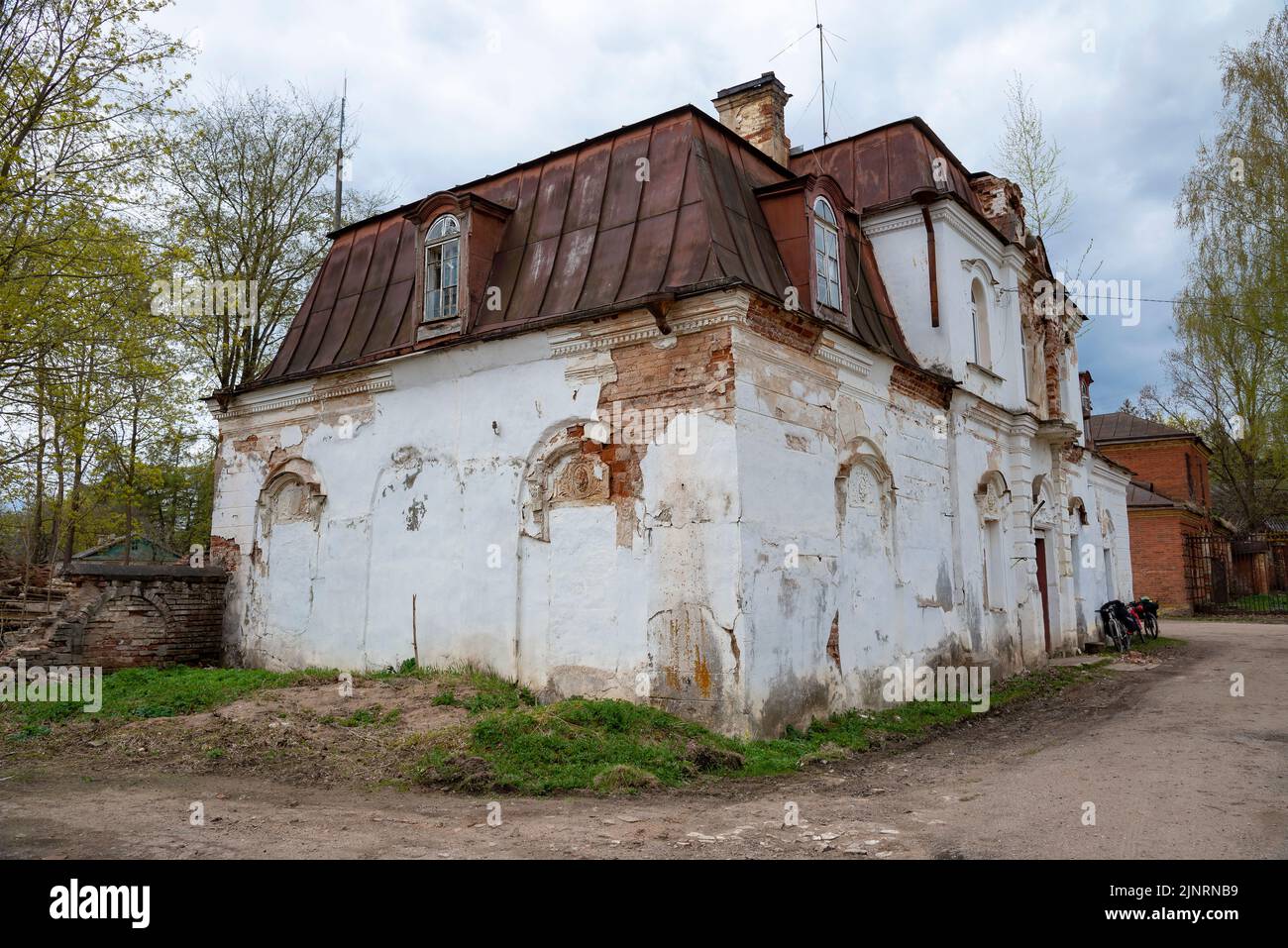 Das alte Büro des Gestüts des Landgutes von Graf S.A. Stroganov. Gebiet Pskow, Bezirk Porchowski, Woljschovo Stockfoto