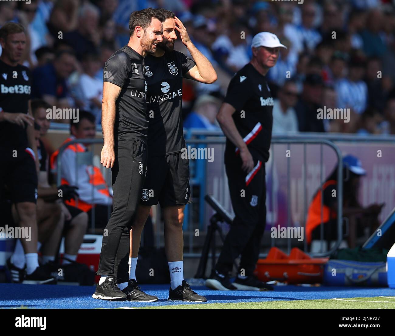 Huddersfield, England, 13.. August 2022. Danny Schofield Cheftrainer von Huddersfield Town beim Sky Bet Championship-Spiel im John Smith's Stadium, Huddersfield. Bildnachweis sollte lauten: Lexy Ilsley / Sportimage Stockfoto