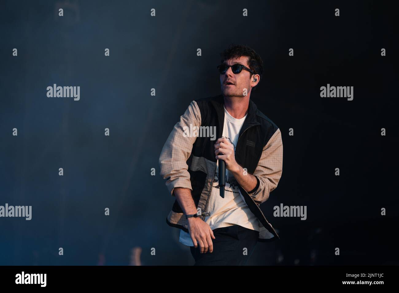 Newquay, Cornwall, Großbritannien. 13.. August 2022. Bastille tritt auf der Hauptbühne des Boardmasters Festival 2022 auf. Quelle: Sam Hardwick/Alamy. Stockfoto