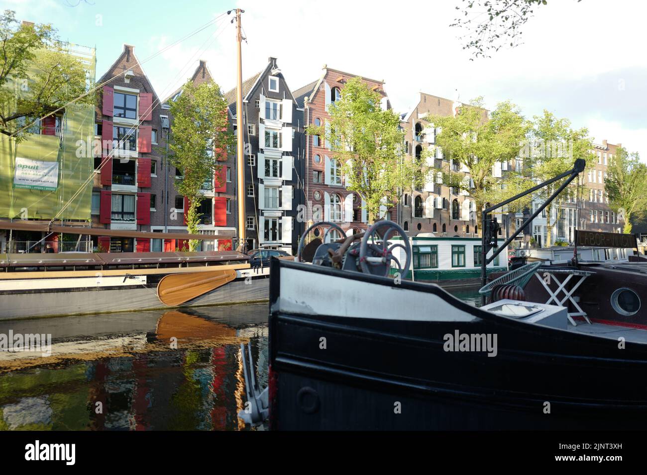 Lastkähne auf der Brouwersgracht in Jordaan in Amsterdam Stockfoto