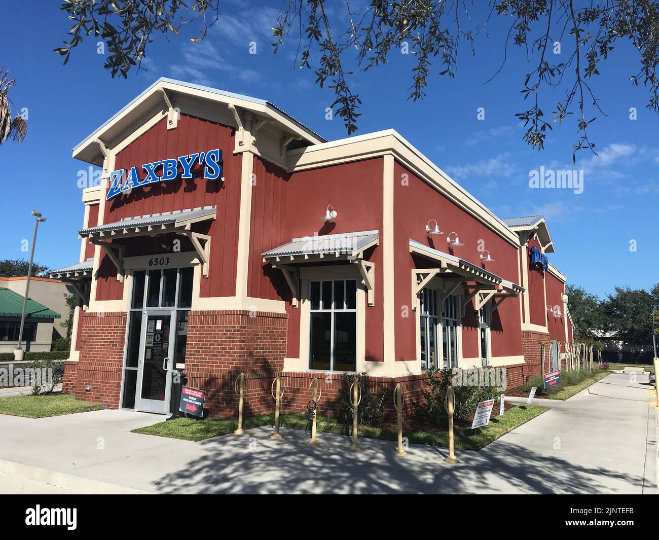 Zaxby's Chicken Restaurant fahren Sie durch. Orlando, Florida Stockfoto