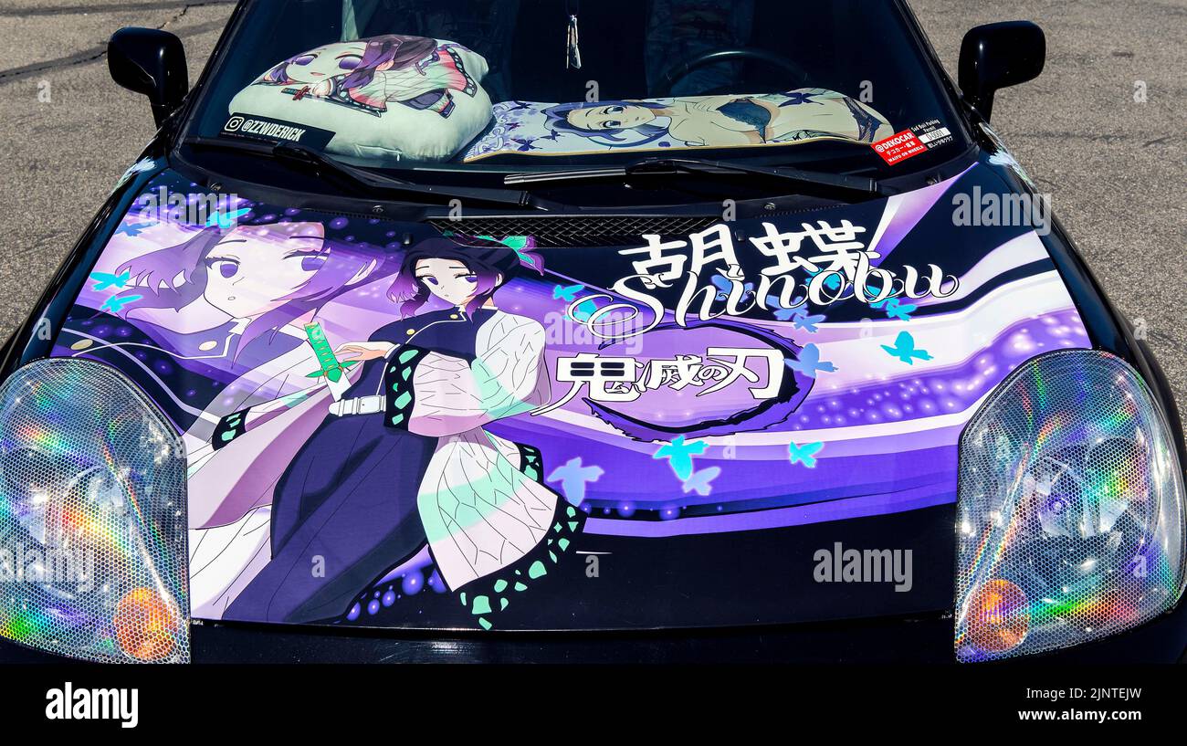 Los Angeles, Kalifornien, USA. 13. August 2022. Auf dem Nisei Week Festival präsentiert DEKOCOcar Autos mit Anime-Wrap. Die Nisei Week, eine jährliche, neuntägige Kulturveranstaltung im historischen Viertel Little Tokyo in der Innenstadt von Los Angeles, ist eines der ältesten ethnischen Festivals in den Vereinigten Staaten.(Bildquelle: © Brian Cahn/ZUMA Press Wire) Stockfoto