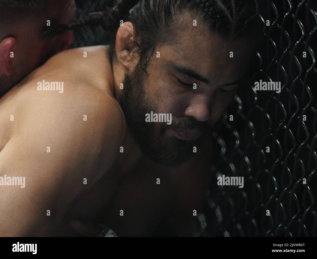 SAN DIEGO, CA - 13. AUGUST: (L-R) Ode Osbourne kämpft während der UFC Fight Night gegen Tyson Nam in der Pechanga Arena am 13. August 2022 in San Diego, Kalifornien, USA. (Foto von Louis Grasse/PxImages) Credit: Px Images/Alamy Live News Stockfoto