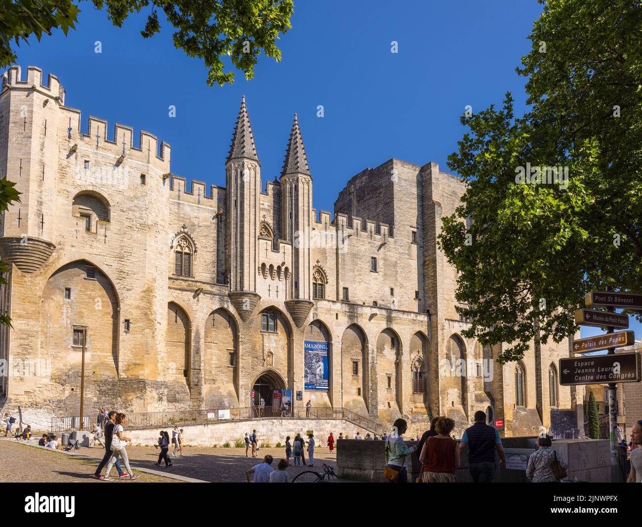 Papstpalast - Papstpalast, Avignon, Vaucluse, Frankreich. Das historische Zentrum von Avignon ist ein UNESCO-Weltkulturerbe. Stockfoto
