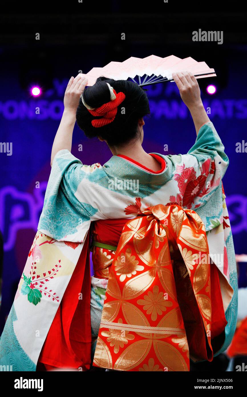 LONDON - OCT 5 : Teilnehmer, Hiroko Tanaka Nihon Buyo Team-japanischer Tanz, beeinflusst vom Kabuki-Tanz, bei 2013 London Japanese Matiri (Festival) bei Stockfoto