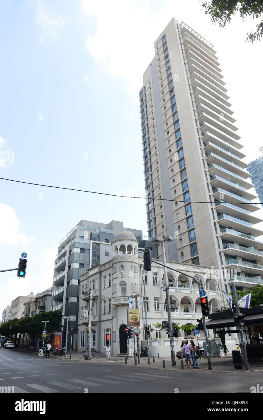 Die Stadtlandschaft am Rothschild Boulevard in Tel Aviv, Israel, verändert sich. Stockfoto