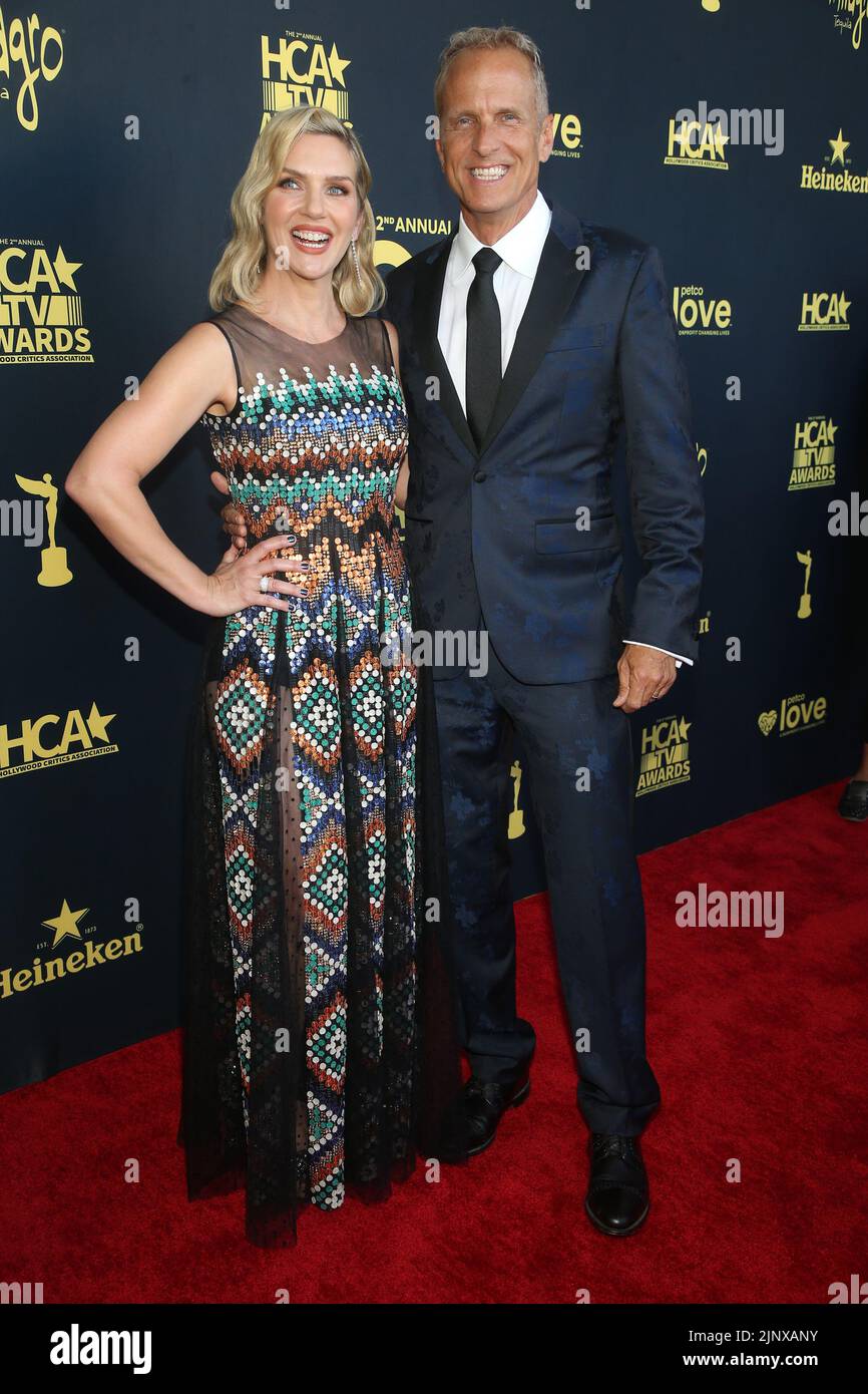 BEVERLY HILLS, CA - AUGUST 13: Rhea Seehorn, Patrick Fabian bei den jährlichen HCA TV Awards 2. im Beverly Hilton - International Terrace in Beverly Hills, Kalifornien, am 13. August 2022. Quelle: Saye Sadou/MediaPunch Stockfoto