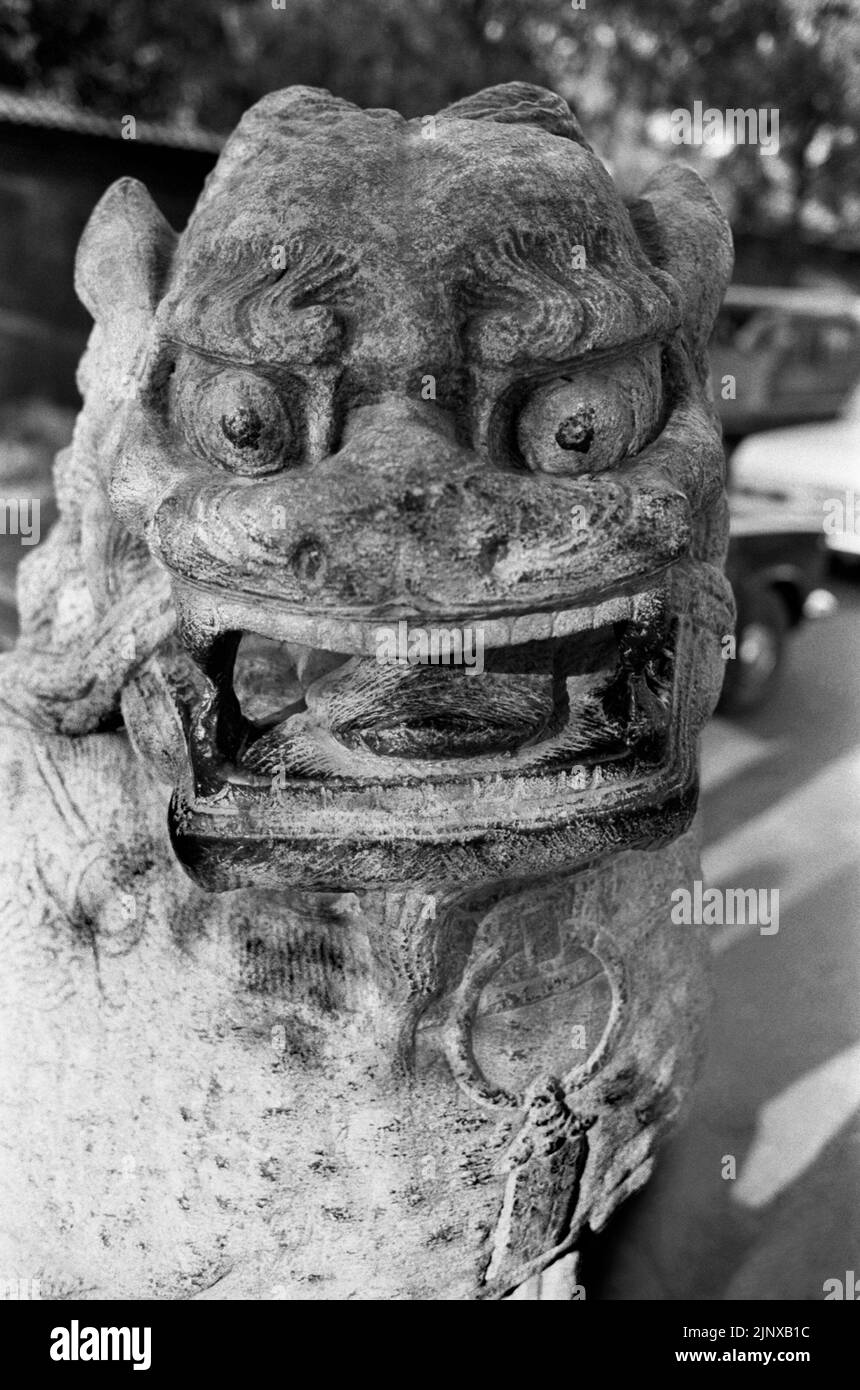 CHINA XIAN historische Skulptur mit einem abrastenden Gesicht Stockfoto