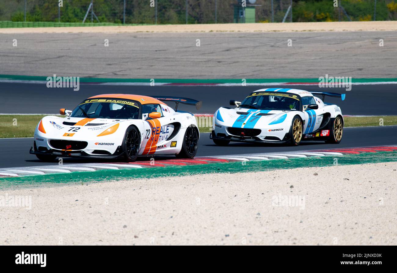 Rennwagen Lotus Elise Trophäe Aktion auf Rennstrecke. Vallelunga, Italien. April 30 2022, Rennwochenende Stockfoto