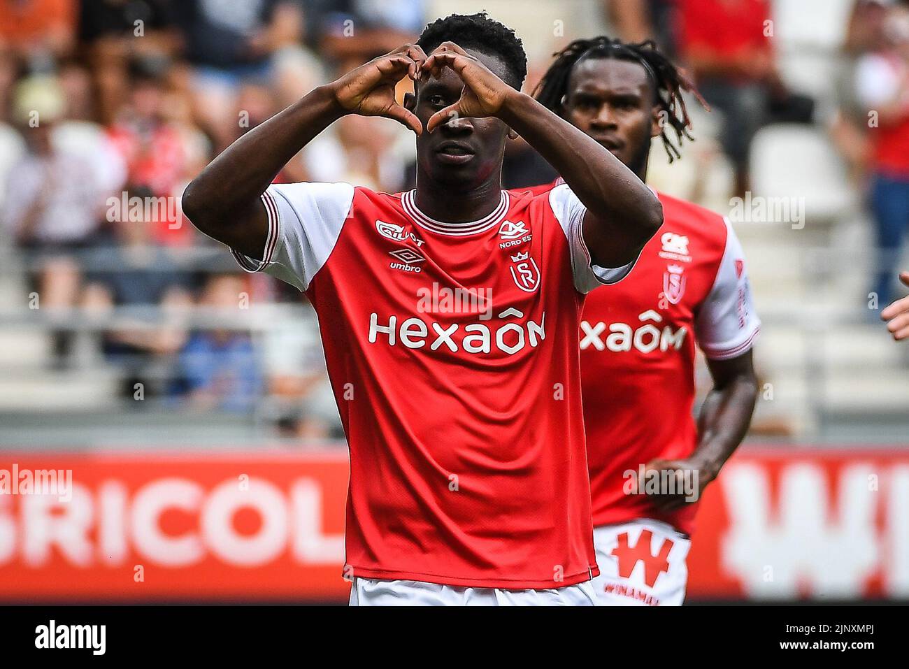 Reims, Frankreich, Frankreich. 14. August 2022. Folarin BALOGUN aus Reims feiert sein Tor beim Ligue 1-Spiel zwischen Stade de Reims und Clermont Foot 63 am 14. August 2022 im Auguste Delaune-Stadion in Reims, Frankreich. (Bild: © Matthieu Mirville/ZUMA Press Wire) Stockfoto