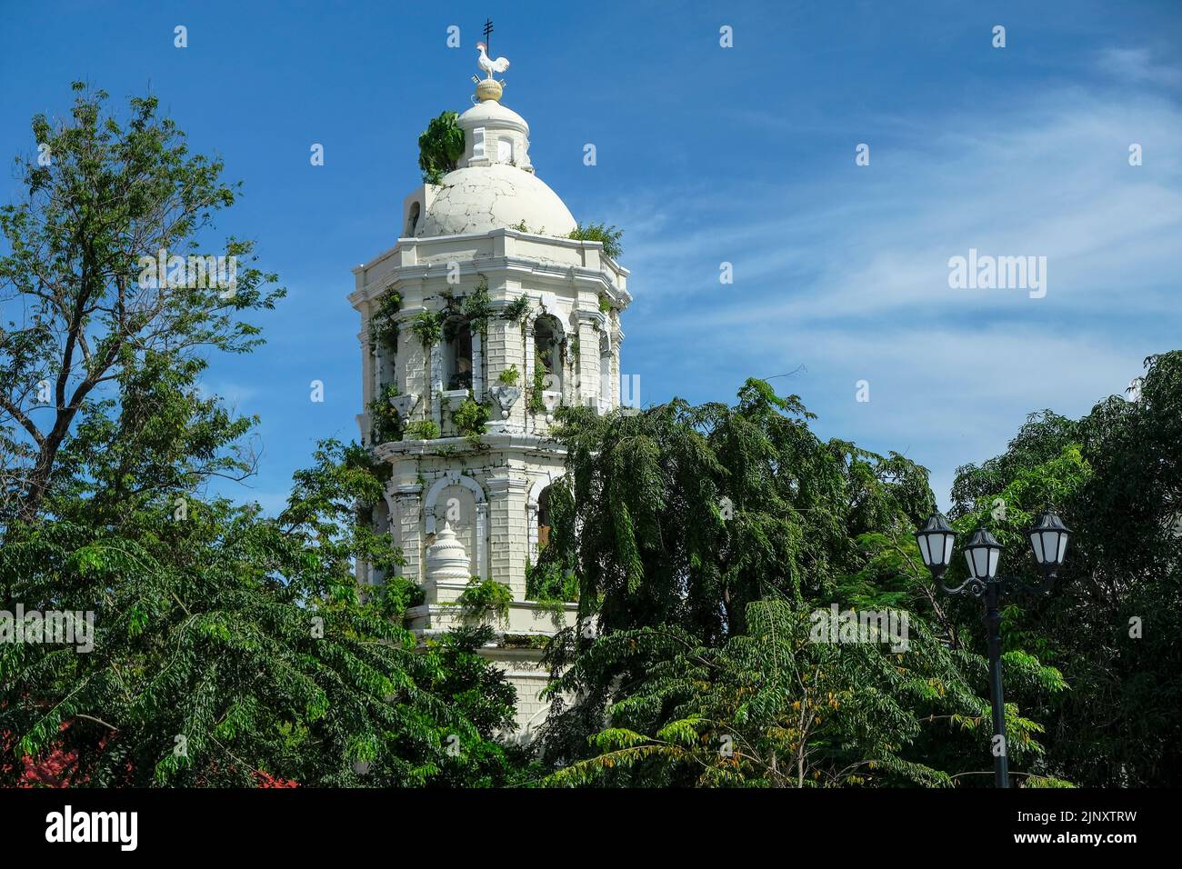 Glockenturm der Metropolitan Cathedral of Saint Paul in Vigan, Insel Luzon, Philippinen. Stockfoto