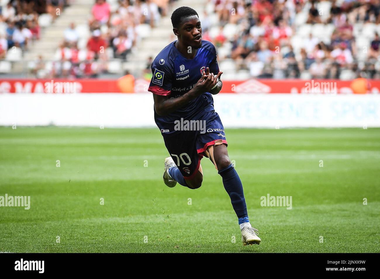 Reims, Frankreich, Frankreich. 14. August 2022. Muhammed CHAM aus Clermont feiert sein Tor beim Ligue 1-Spiel zwischen Stade de Reims und Clermont Foot 63 am 14. August 2022 im Auguste Delaune-Stadion in Reims, Frankreich. (Bild: © Matthieu Mirville/ZUMA Press Wire) Stockfoto