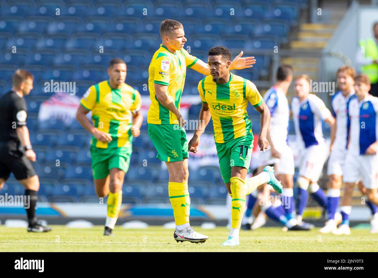 Blackburn, Großbritannien. 14.. August 2022. Grady Diangana von West Bromwich Albion (11) feiert sein Ziel, es 2-1 während des Sky Bet Championship-Spiels zwischen Blackburn Rovers und West Bromwich Albion am Sonntag, den 14.. August 2022 im Ewood Park, Blackburn, zu erreichen. (Kredit: Mike Morese | MI News)Ewood Park Eckflagge.das Sky Bet Championship Match zwischen Blackburn Rovers und West Bromwich Albion am Sonntag, 14.. August 2022 im Ewood Park, Blackburn. (Kredit: Mike Morese | MI News) Kredit: MI News & Sport /Alamy Live News Stockfoto