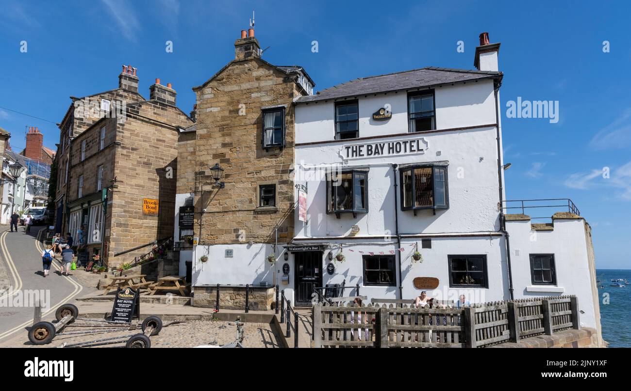 The Bay Hotel (öffentliches Haus), The Dock, Robin Hood's Bay, Whitby, North Yorkshire, England, VEREINIGTES KÖNIGREICH Stockfoto