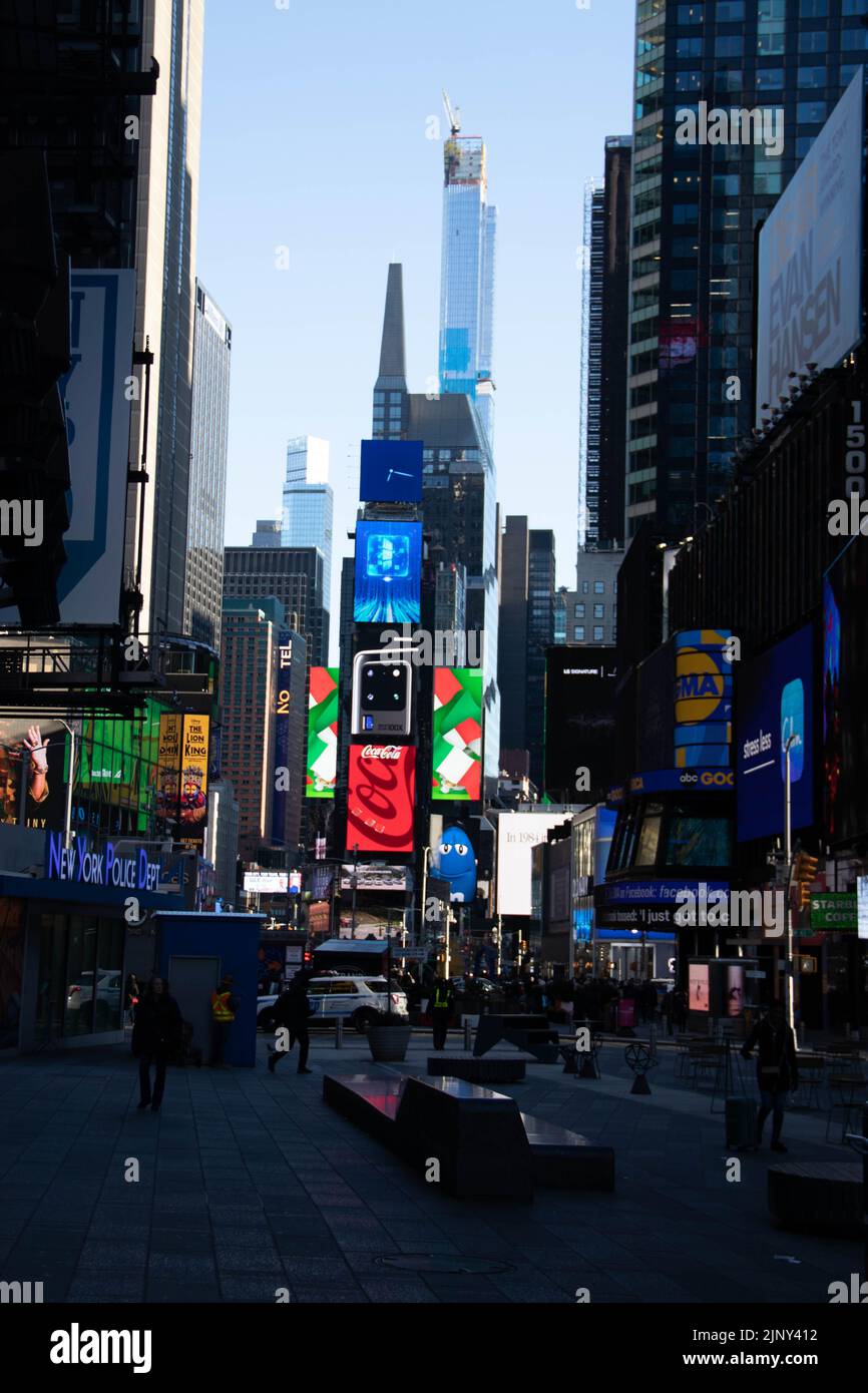 Ibrant Times Square: Das Herz von New York City's Unterhaltung und Kultur, voller Leben und Farben Stockfoto