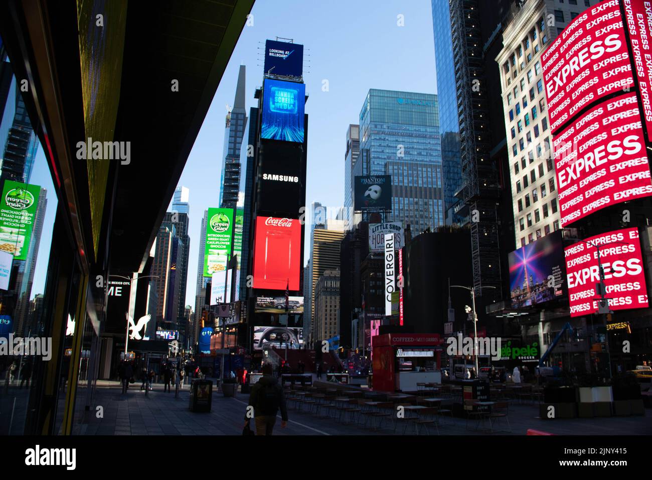 Ibrant Times Square: Das Herz von New York City's Unterhaltung und Kultur, voller Leben und Farben Stockfoto