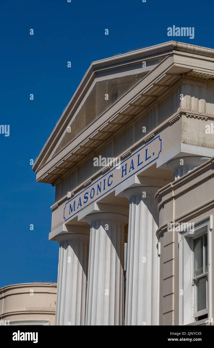 freimaurersaal in St. leonards bei hastings mit korinthischen Säulen und Pedementdach, hastings und St. leonards Freimaurersaal für Freimaurerversammlungen. Stockfoto