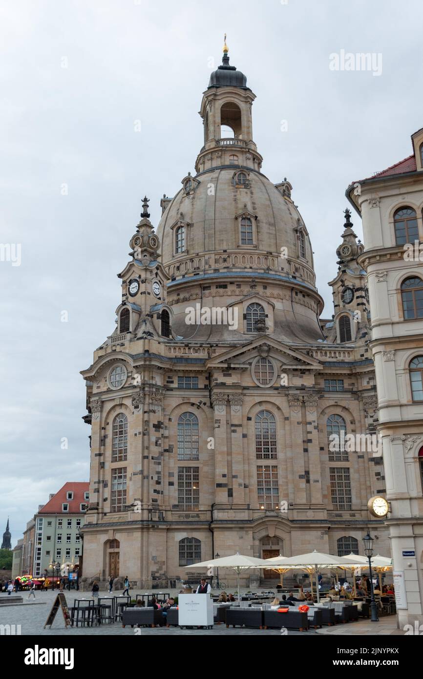Dresden, Sächsisch, Deutschland, 10. Juli 2022 Historische alte Kirche unserer Dame im Stadtzentrum Stockfoto