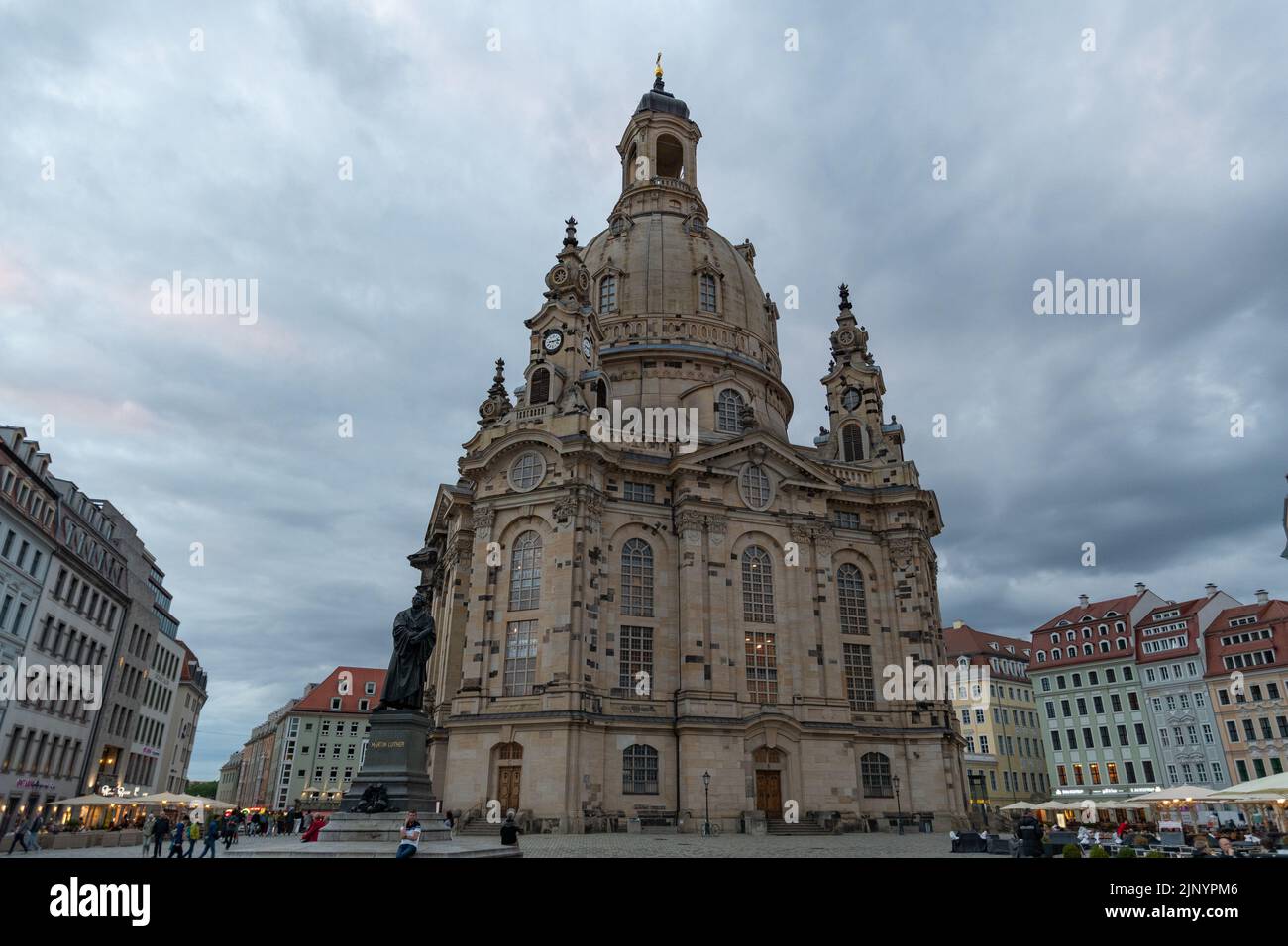 Dresden, Sächsisch, Deutschland, 10. Juli 2022 Historische alte Kirche unserer Dame im Stadtzentrum Stockfoto