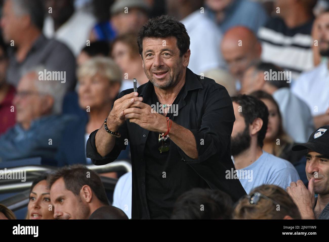 Paris, Frankreich. 13. August 2022. Patrick Bruel - PSG gegen Montpellier in Paris, Frankreich, am 13. august 2022. 13/08/2022-Paris, FRANKREICH. (Foto: Lionel Urman/Sipa USA) Quelle: SIPA USA/Alamy Live News Stockfoto