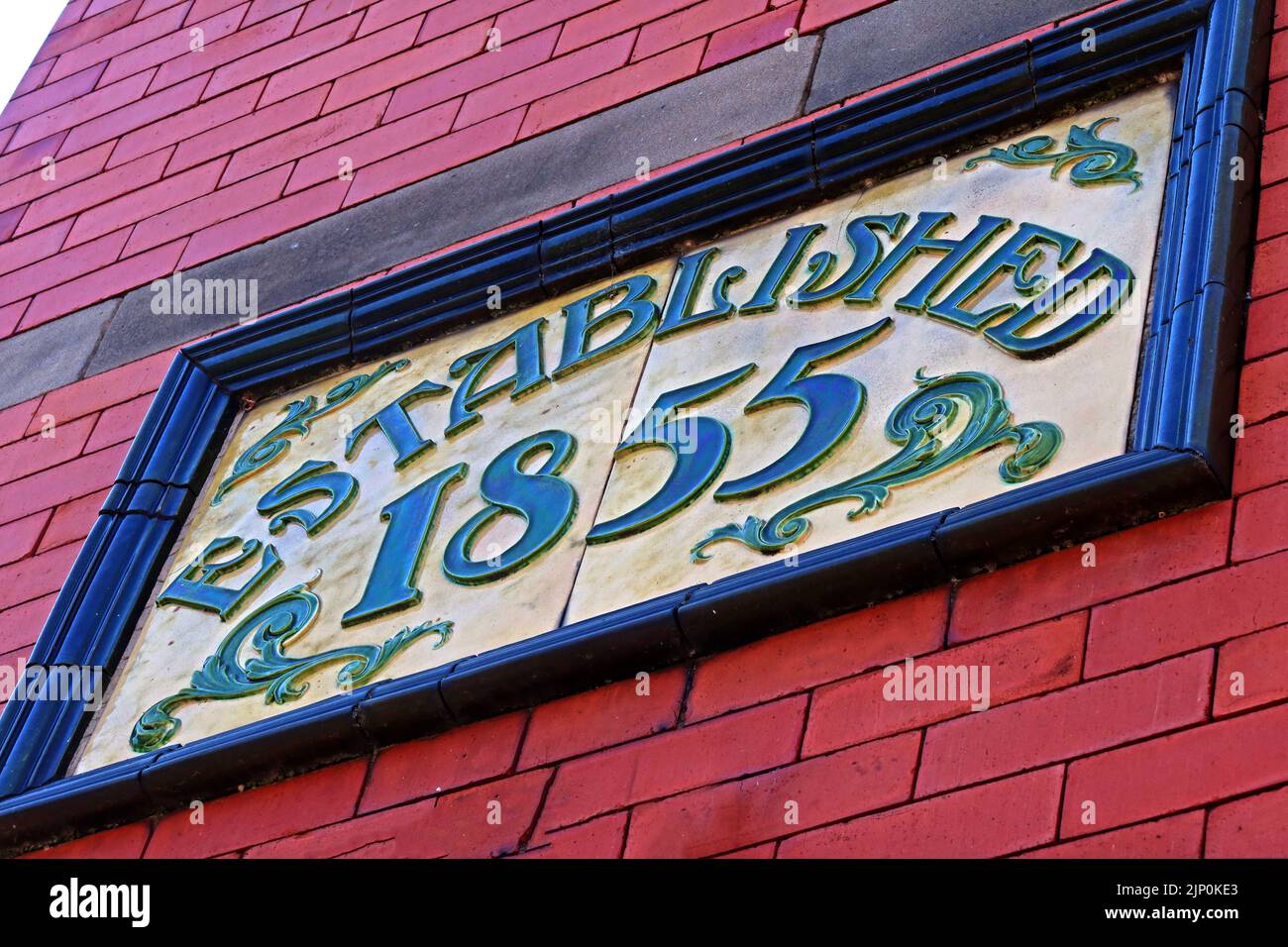MacClesfield Equitable Provident Society Limited, alte geflieste Schilder, 1855, Ceshire, England, GROSSBRITANNIEN, SK11 6UD Stockfoto