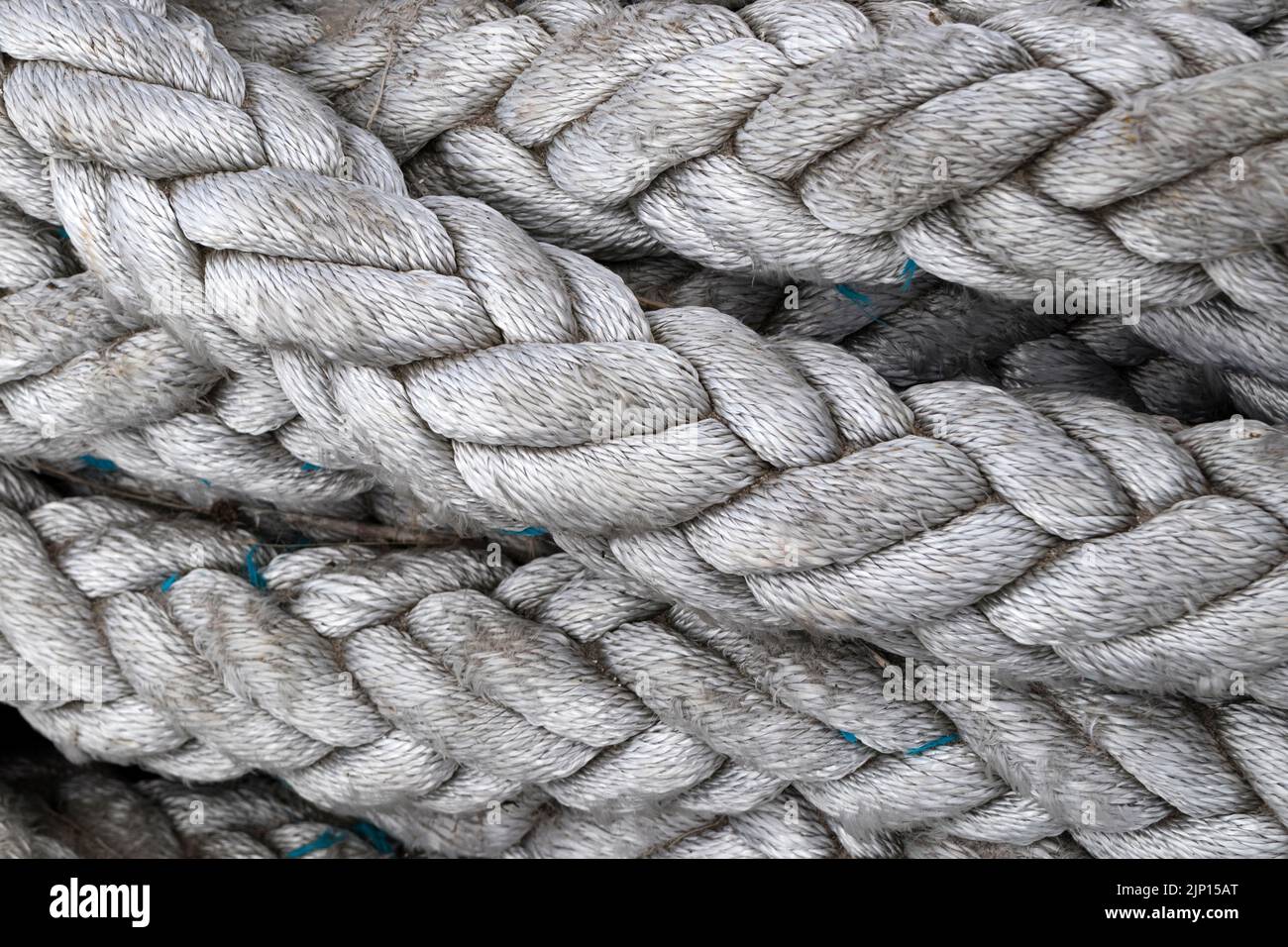 Coils aus plattierten Hochleistungs-Seilrollen, die in der Marineindustrie, Northumberland, Großbritannien, verwendet werden Stockfoto