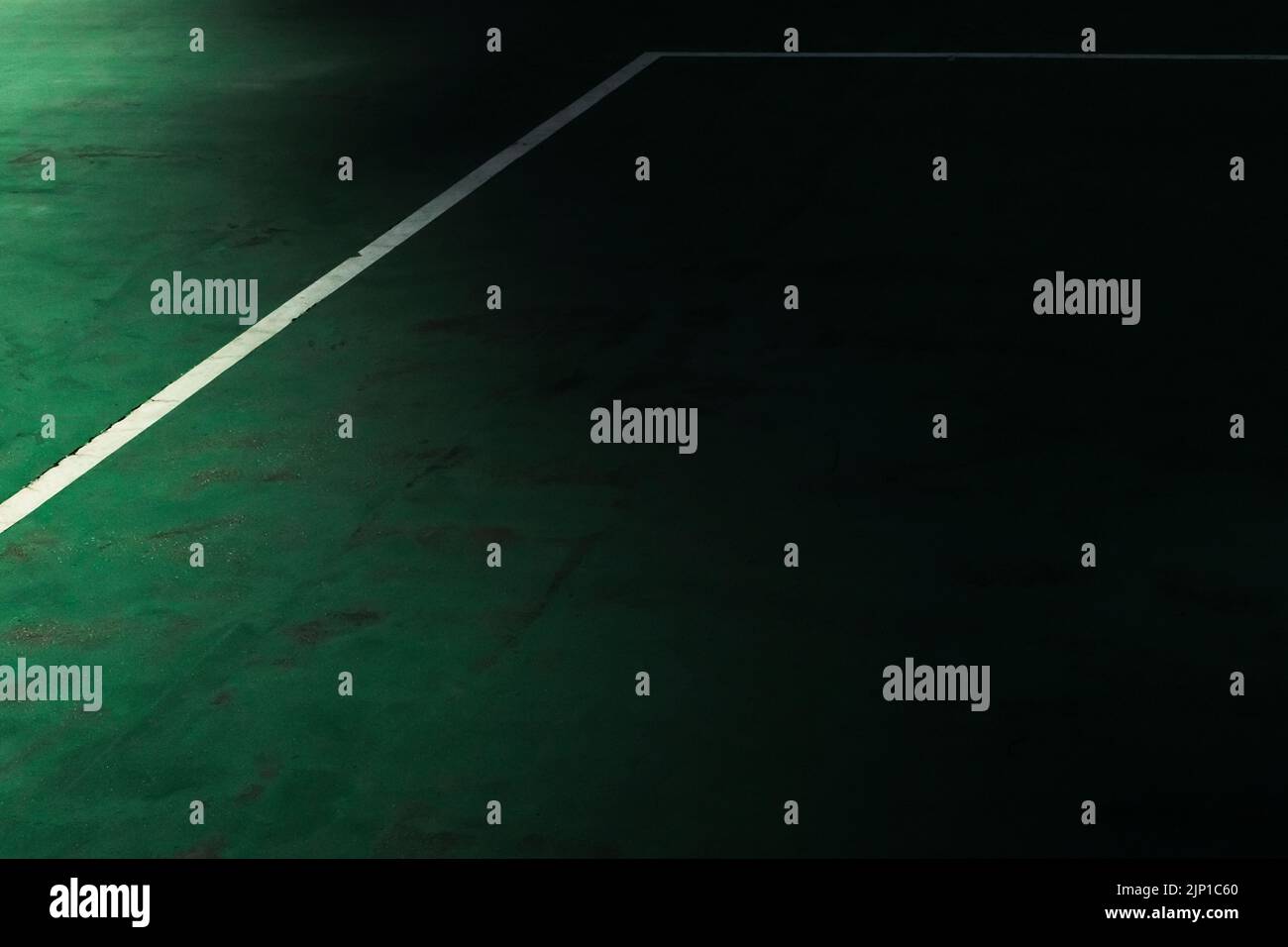 Abstrakte Linie auf grünem Hintergrund. Stockfoto