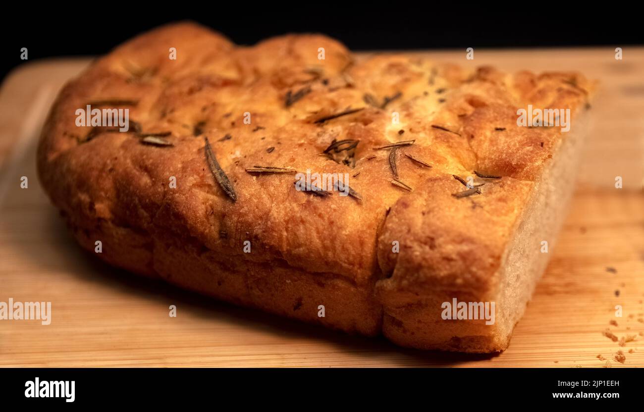 Rosmarin und Meersalz Italienisches Focaccia-Brot Stockfoto