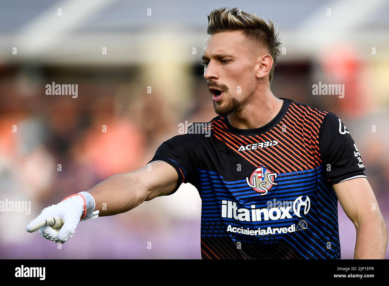 Florenz, Italien. 14. August 2022. Ionut Radu von US Cremonese Gesten während der Serie A Fußballspiel zwischen ACF Fiorentina und US Cremonese. Kredit: Nicolò Campo/Alamy Live Nachrichten Stockfoto