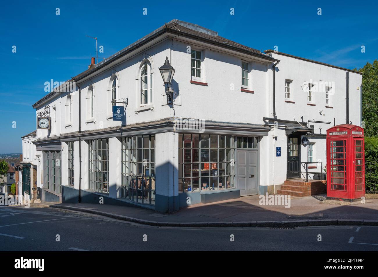 Der Hill Shop bietet Schreibwaren, Souvenirs der Harrow School, Geschenke und Erinnerungsstücke. High Street, Harrow on the Hill, Greater London, England, Großbritannien Stockfoto