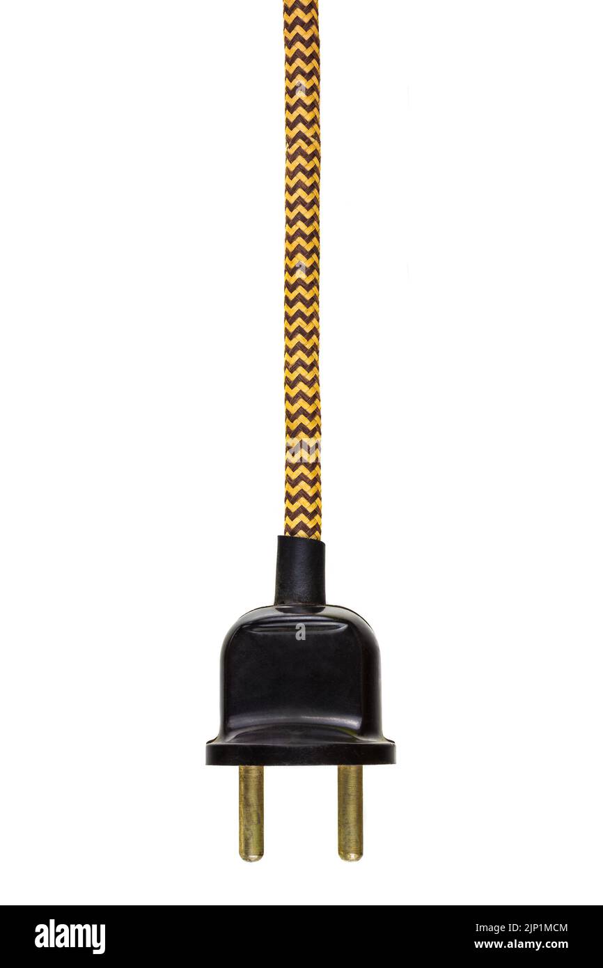 Schwarzer Vintage-Netzstecker mit gelbem Kabel, isoliert auf weißem Hintergrund Stockfoto