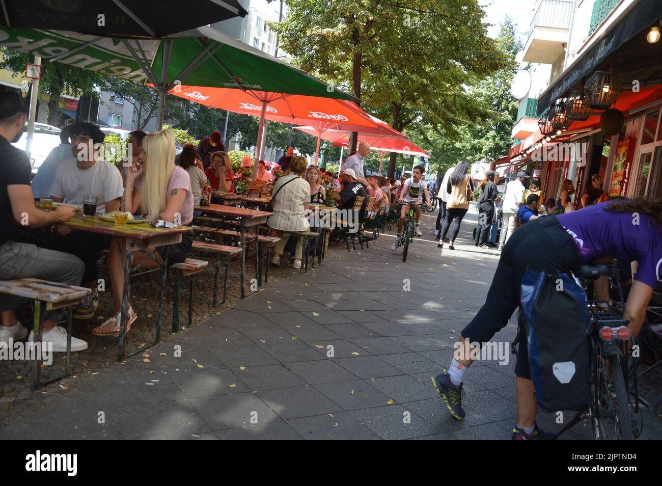 Berlin, Deutschland - August 2022 - libanesisches Restaurant Big Bascha in der Huttenstraße in Moabit. - (Foto von Markku Rainer Peltonen) Stockfoto