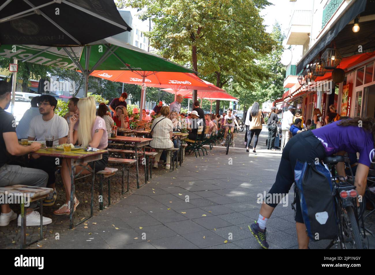 Berlin, Deutschland - August 2022 - libanesisches Restaurant Big Bascha in der Huttenstraße in Moabit. - (Foto von Markku Rainer Peltonen) Stockfoto